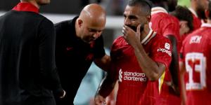 سلوت يتغنى بـ محمد صلاح بعد فوز ليفربول على بورنموث - عرب بريس