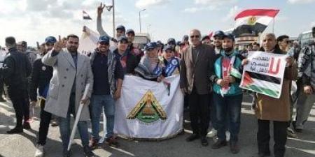 طلاب جامعة بنها يحتشدون فى رفح دعما للقيادة السياسية ورفض تهجير الفلسطينيين - عرب بريس