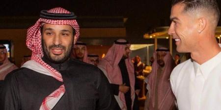 صورة تجمع كريستيانو رونالدو بالزي الوطني السعودي مع الأمير محمد بن سلمان و"الدون" يعلق - عرب بريس