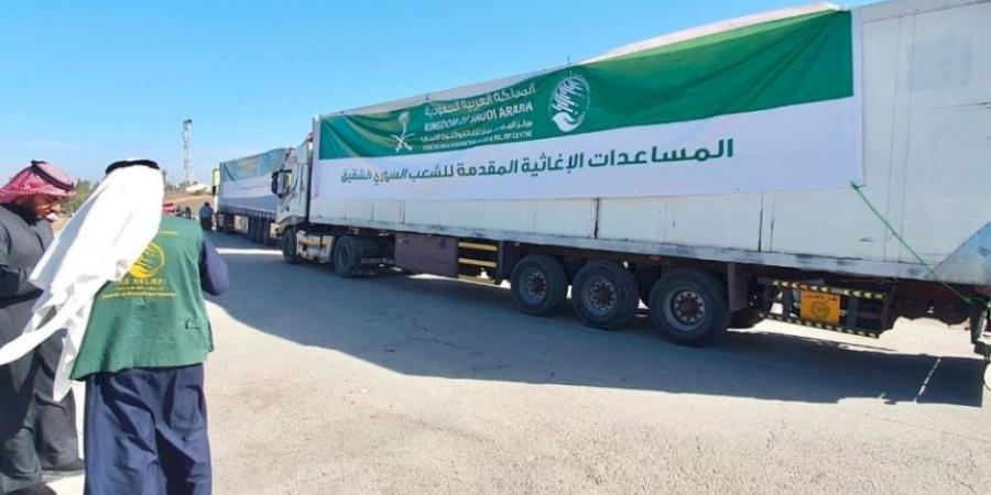 صور| أولى طلائع الجسر البري الإغاثي السعودي تتجه إلى سوريا عبر الأردن - عرب بريس