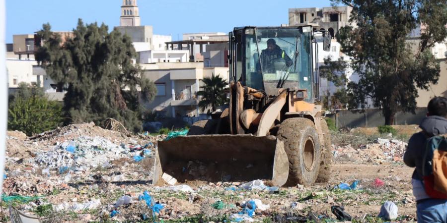 بن عروس: تواصل عمليات رفع الفواضل وأشغال النظافة على مستوى محيط السوق الأسبوعي بالمروج 3 - عرب بريس