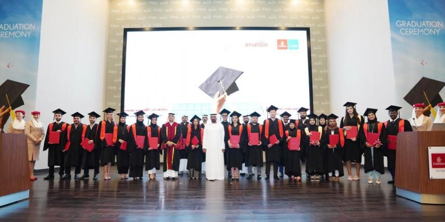 أحمد بن سعيد يشهد تخريج 288 طالباً من جامعة الإمارات للطيران - عرب بريس