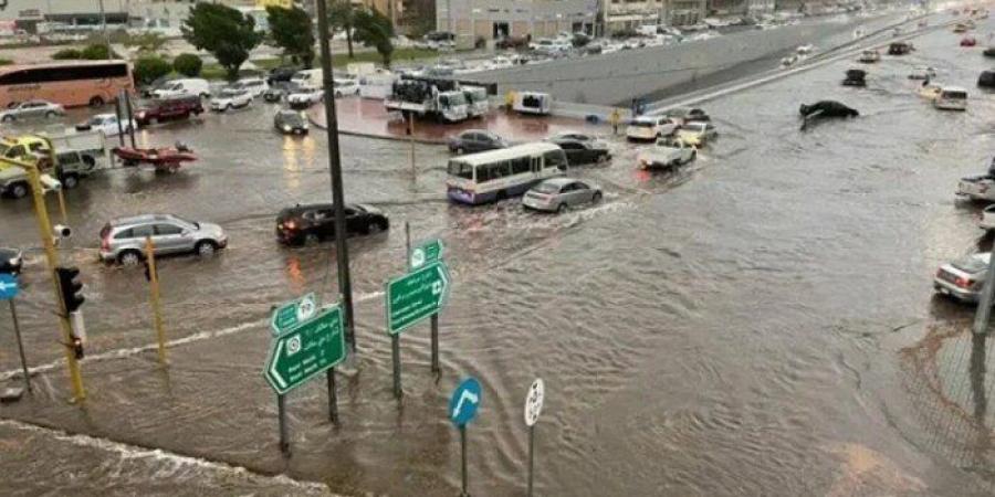 طقس مكة اليوم.. أمطار غزيرة تغرق المدينة - عرب بريس