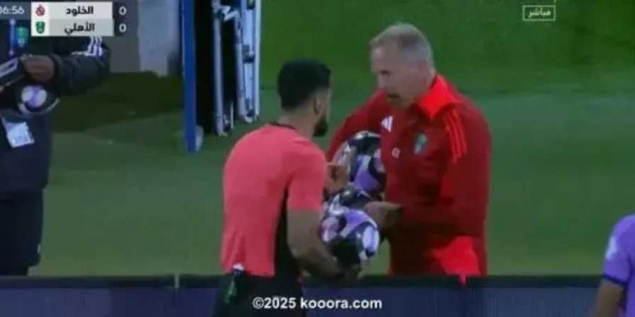 سبب توقف مباراة الاهلي ضد الخلود في الجولة 15 من دوري روشن - عرب بريس