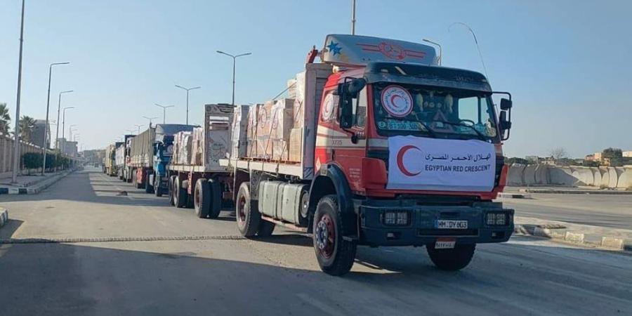 خير مصر لفلسطين لا يتوقف.. 1000 شاحنة مساعدات تابعة للهلال الأحمر تستعد للتحرك من العريش نحو غزة - عرب بريس