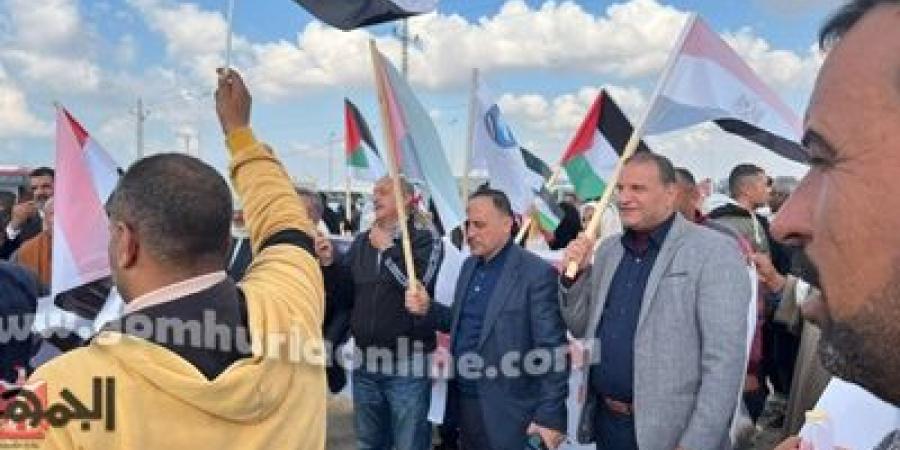 آلاف الحشود يتظاهرون أمام معبر رفح لرفض مخطط تهجير الفلسطينيين - عرب بريس