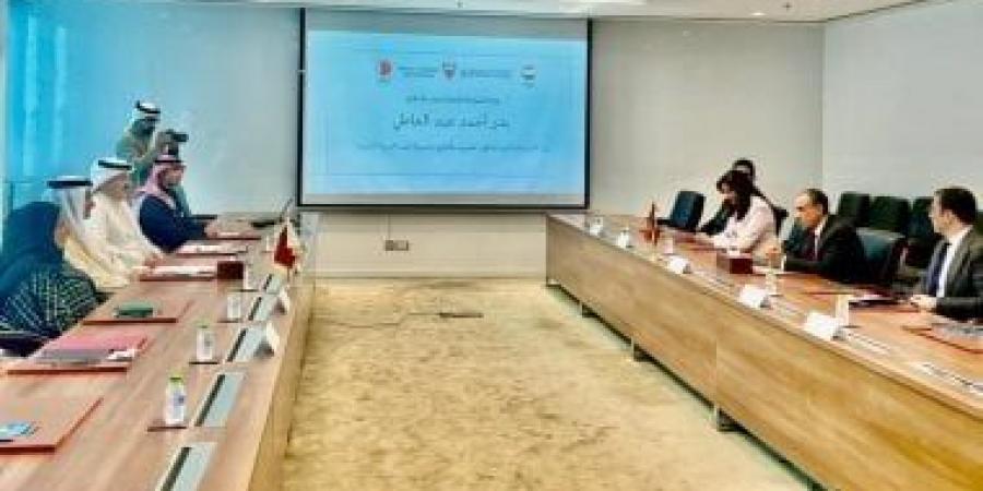 وزير الخارجية والهجرة يلتقى بوزير الصناعة والتجارة البحرينى فى المنامة - عرب بريس