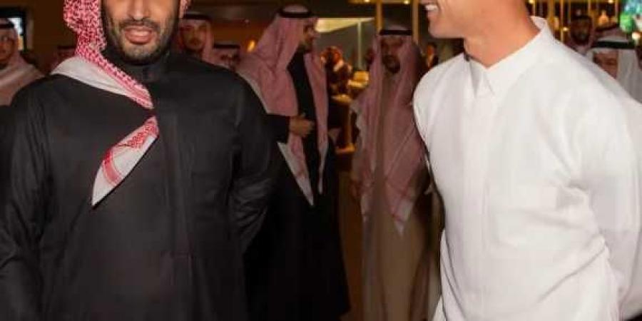 رونالدو يشعل قلوب الجماهير خلال ظهوره مع ولي العهد السعودي ‘‘محمد بن سلمان’’ - عرب بريس