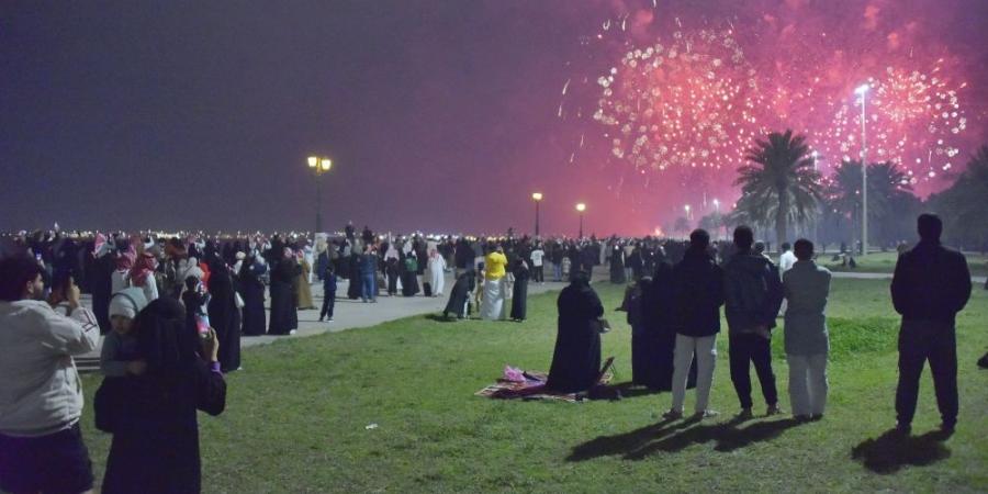 شاهد.. الألعاب النارية تضيء سماء الدمام احتفالًا بـ "يوم التأسيس" - عرب بريس