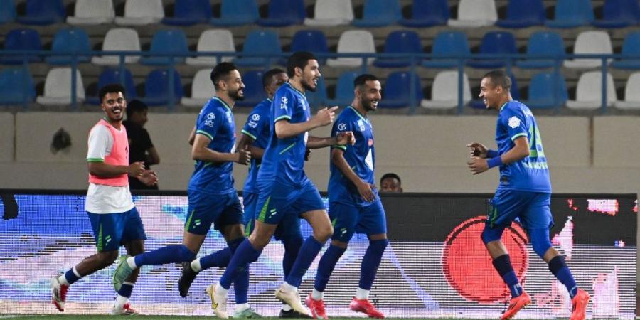 مشادة بين لاعب الفتح وحارس الأخدود عقب المباراة.. ماذا حدث؟ - عرب بريس