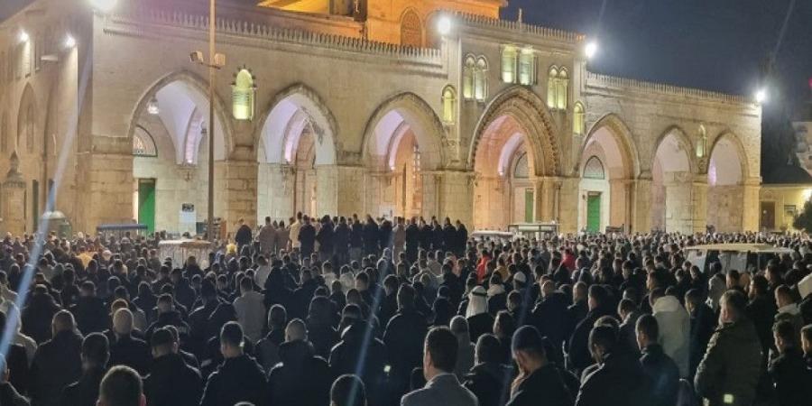 80 ألفا يؤدون صلاتي العشاء والتراويح في المسجد الأقصى - عرب بريس